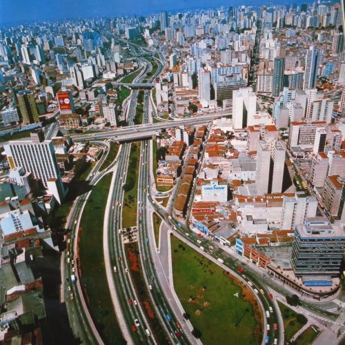 Região da Av. 23 de Maio, 1977 — os sobrados ainda de pé sobre os Arcos invisíveis