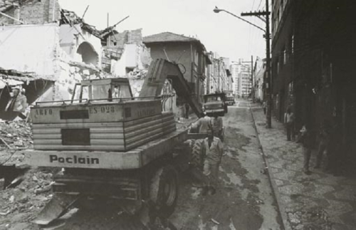 Rua Jandaia: demolição de imóveis junto aos Arcos, 1987